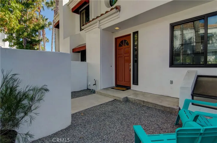 Tradition meets contemporary California Style here.