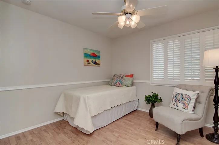 Upstairs bedroom #3. All  5 Bedrooms have ceiling fans!