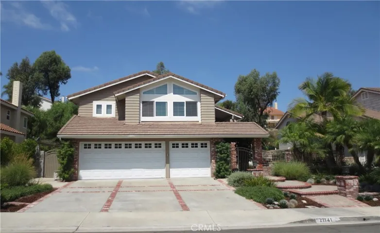 Great Curb Appeal!