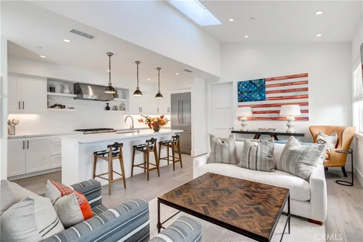 427 1/2 Marigold Avenue, Corona Del Mar, California 92625