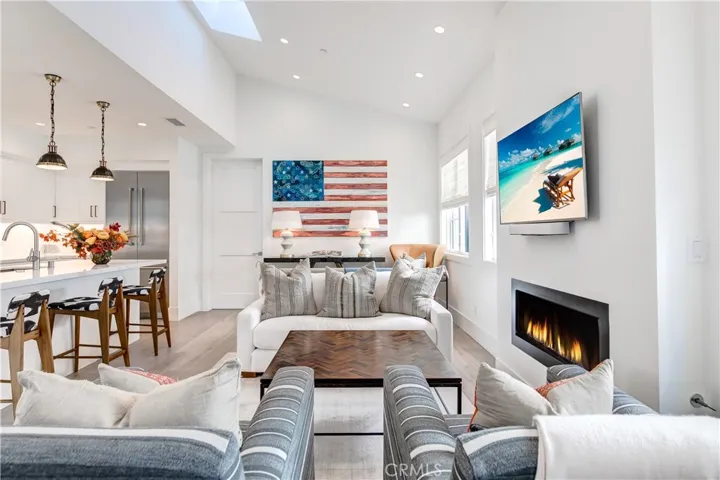427 1/2 Marigold Avenue, Corona Del Mar, California 92625