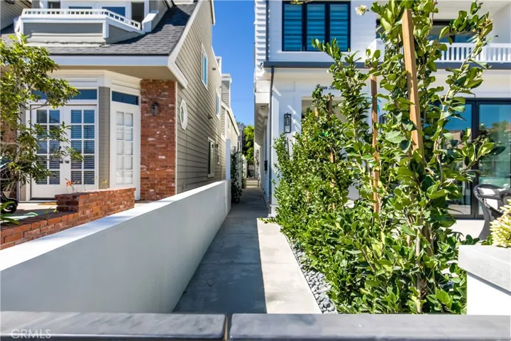 427 1/2 Marigold Avenue, Corona Del Mar, California 92625