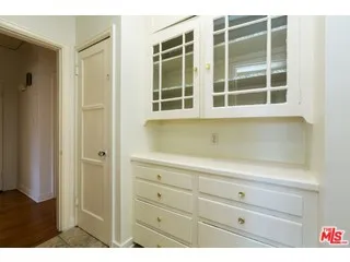 147 N Poinsettia Place, Los Angeles, California 90036