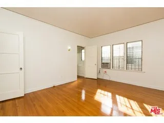 147 N Poinsettia Place, Los Angeles, California 90036