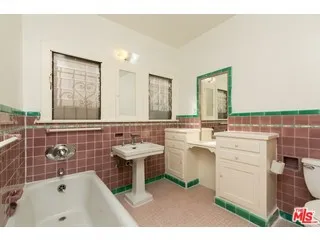 147 N Poinsettia Place, Los Angeles, California 90036