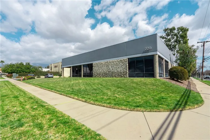 220 Mcarthur Way, Upland, California 91786