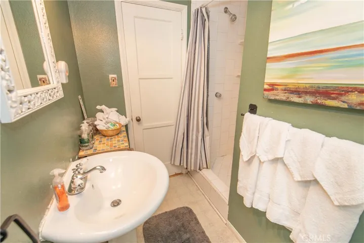 453 Vista Lane, Big Bear, California 92315