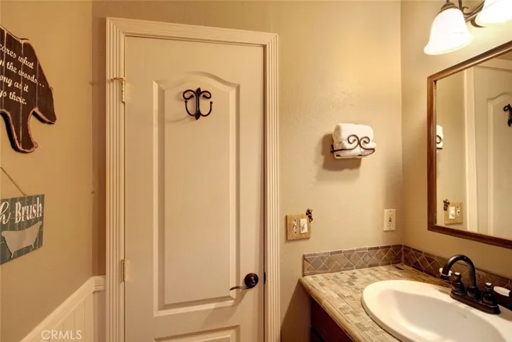662 Maple Lane, Sugarloaf, California 92386
