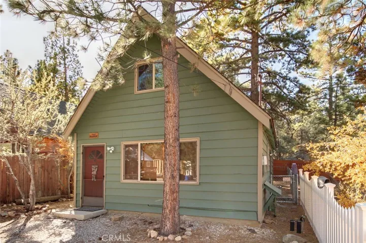 662 Maple Lane, Sugarloaf, California 92386