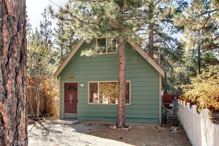 662 Maple Lane, Sugarloaf, California 92386