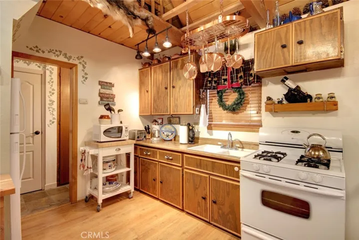 662 Maple Lane, Sugarloaf, California 92386