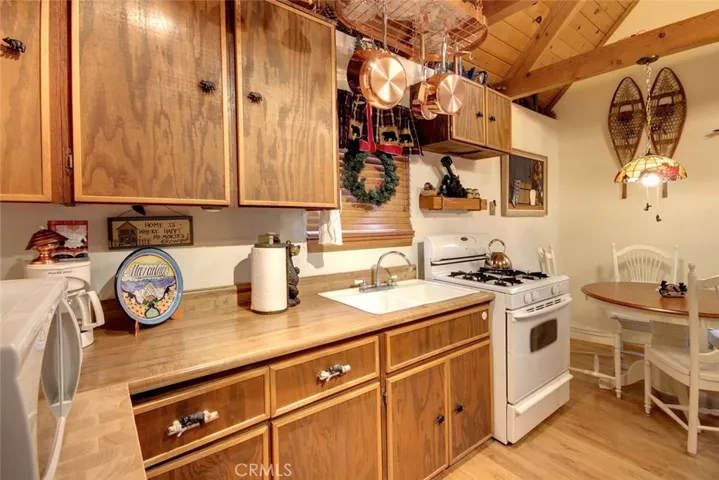 662 Maple Lane, Sugarloaf, California 92386