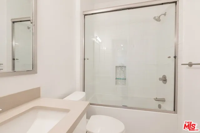 1202 S Cloverdale Avenue 1, Los Angeles, California 90019