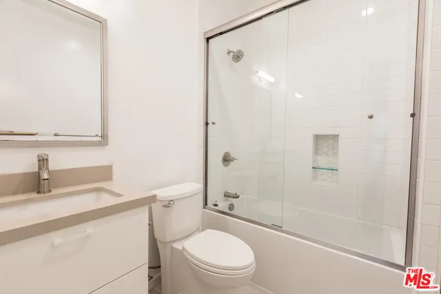 1202 S Cloverdale Avenue 1, Los Angeles, California 90019