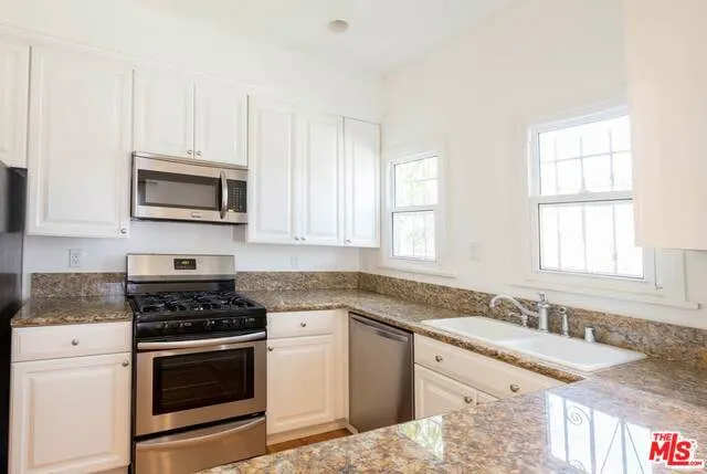 1202 S Cloverdale Avenue 1, Los Angeles, California 90019