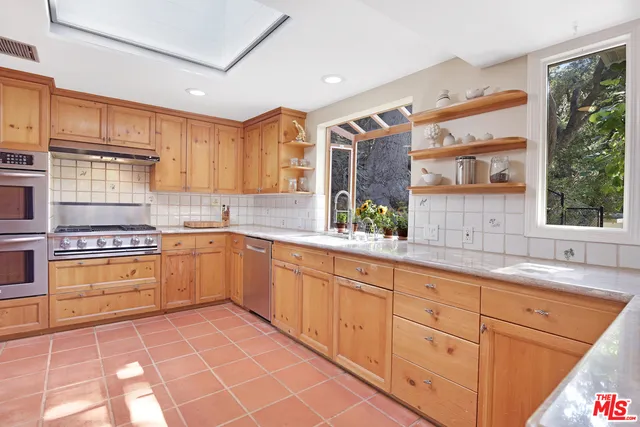 1178 N Topanga Canyon, Topanga, California 90290