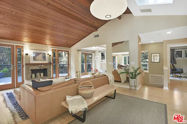 1178 N Topanga Canyon, Topanga, California 90290