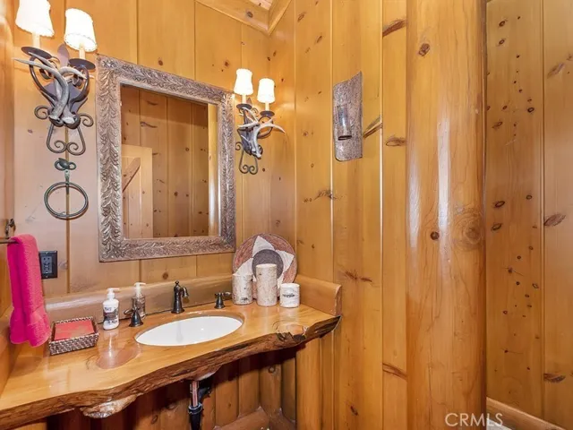 364 Golf Course Road, Lake Arrowhead, California 92352