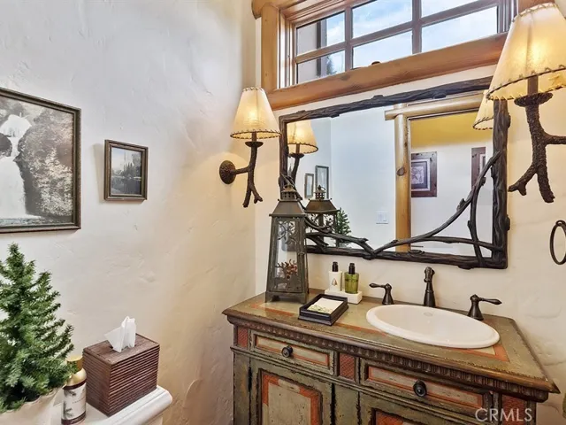 364 Golf Course Road, Lake Arrowhead, California 92352