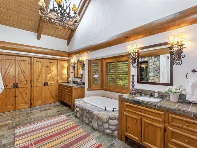 Master en suite bath