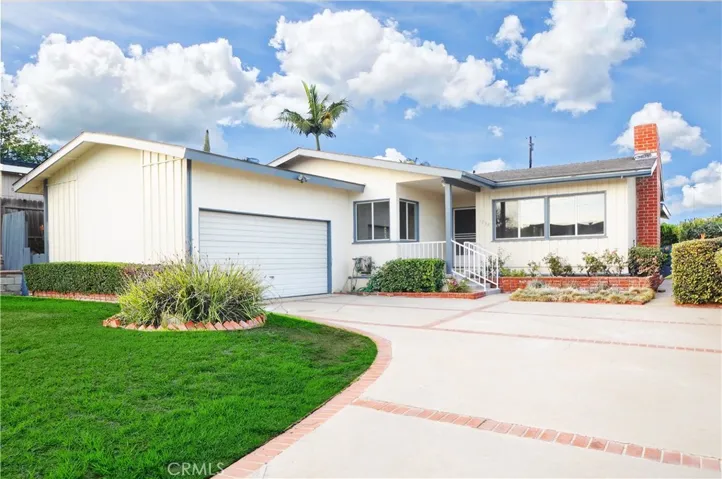 1952 Santa Cruz, San Pedro, California 90732