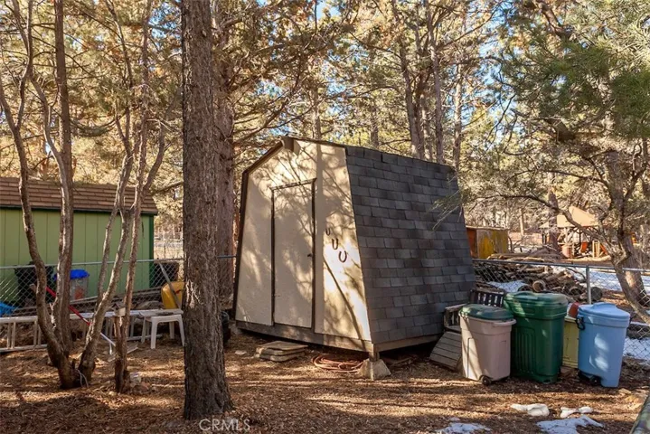 182 Victoria Lane, Sugarloaf, California 92386