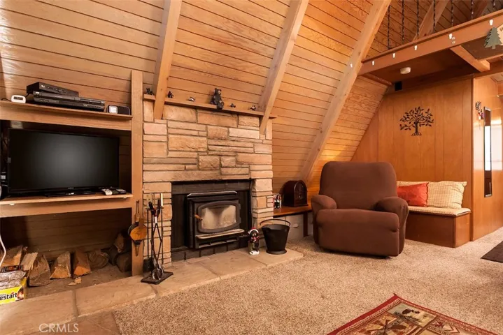 182 Victoria Lane, Sugarloaf, California 92386