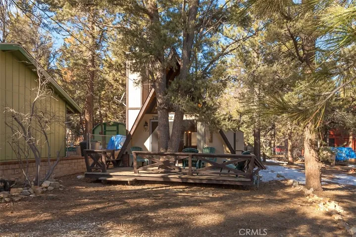 182 Victoria Lane, Sugarloaf, California 92386