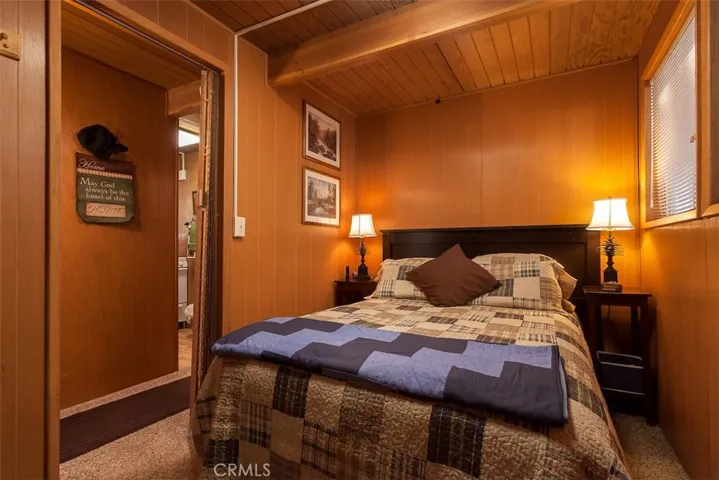 182 Victoria Lane, Sugarloaf, California 92386
