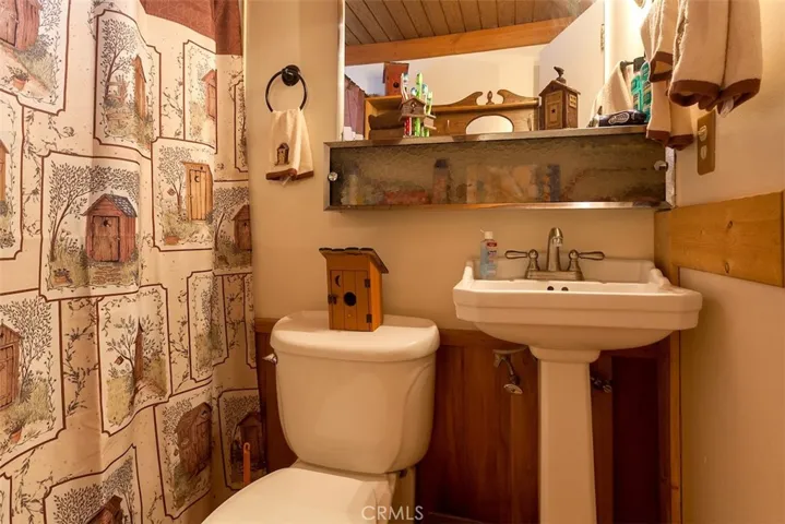182 Victoria Lane, Sugarloaf, California 92386