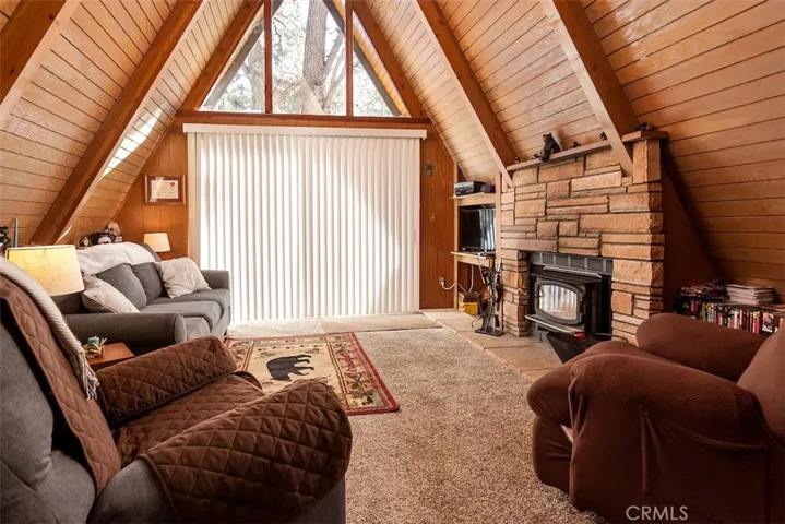 182 Victoria Lane, Sugarloaf, California 92386
