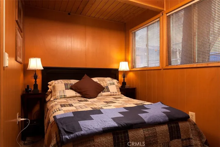 182 Victoria Lane, Sugarloaf, California 92386