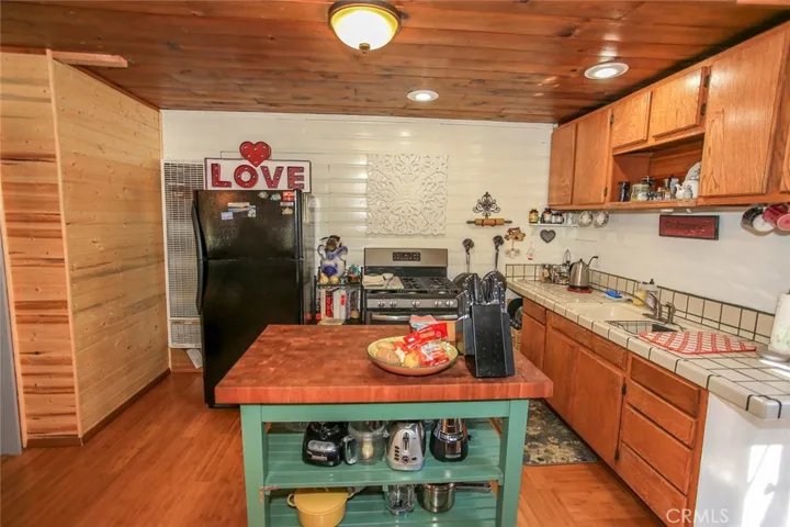 1091 Comanche Drive, Fawnskin, California 92333