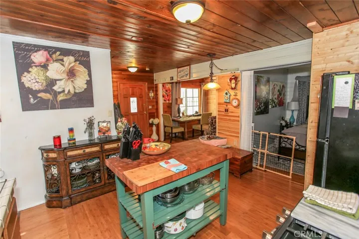 1091 Comanche Drive, Fawnskin, California 92333