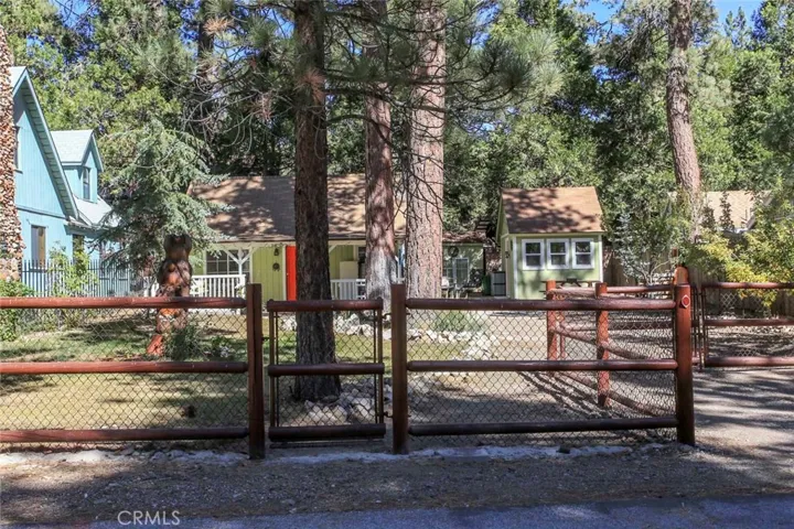 1091 Comanche Drive, Fawnskin, California 92333