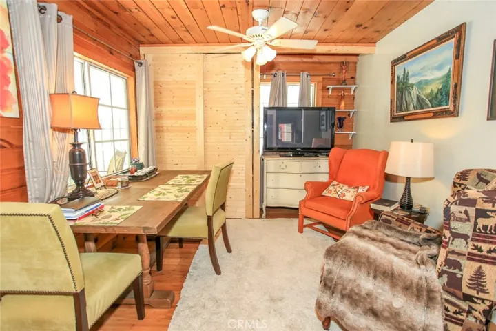 1091 Comanche Drive, Fawnskin, California 92333