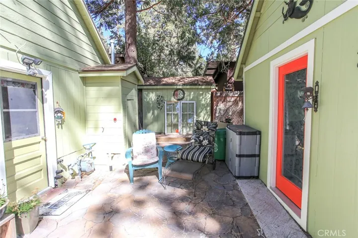 1091 Comanche Drive, Fawnskin, California 92333