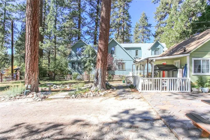1091 Comanche Drive, Fawnskin, California 92333