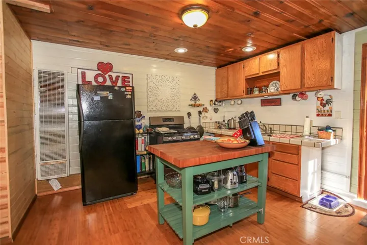 1091 Comanche Drive, Fawnskin, California 92333