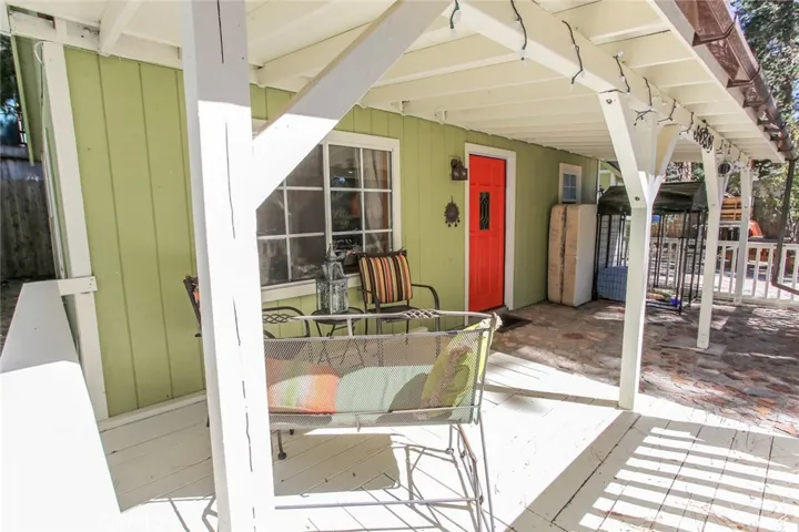 1091 Comanche Drive, Fawnskin, California 92333