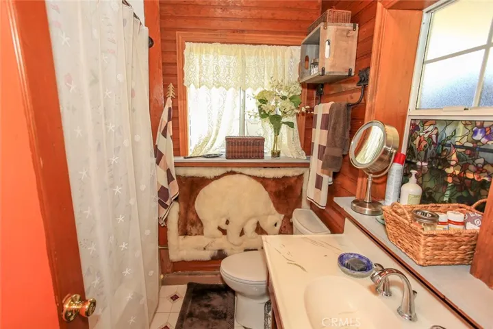 1091 Comanche Drive, Fawnskin, California 92333