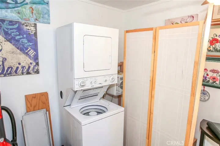 1091 Comanche Drive, Fawnskin, California 92333