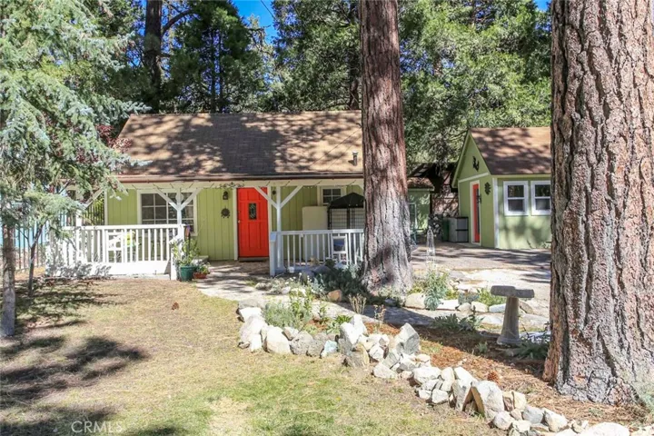 1091 Comanche Drive, Fawnskin, California 92333