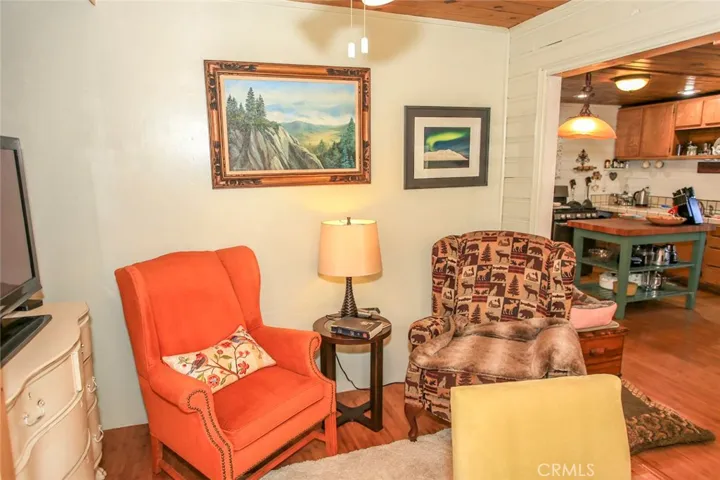 1091 Comanche Drive, Fawnskin, California 92333