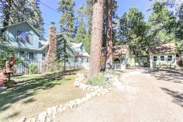 1091 Comanche Drive, Fawnskin, California 92333
