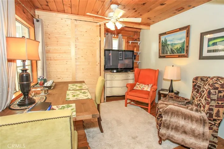 1091 Comanche Drive, Fawnskin, California 92333