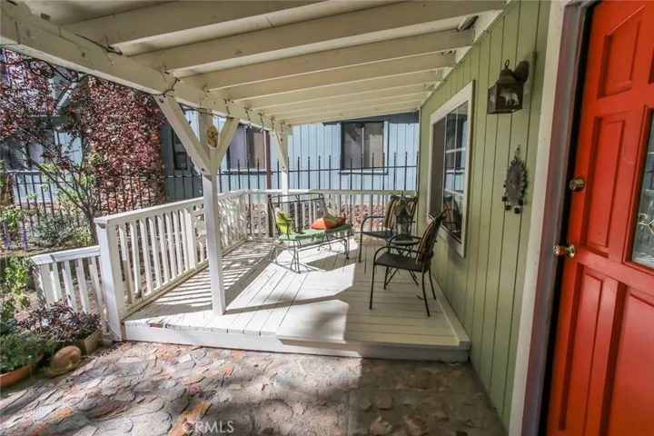 1091 Comanche Drive, Fawnskin, California 92333