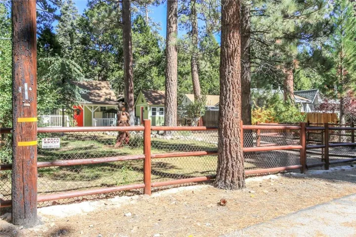 1091 Comanche Drive, Fawnskin, California 92333