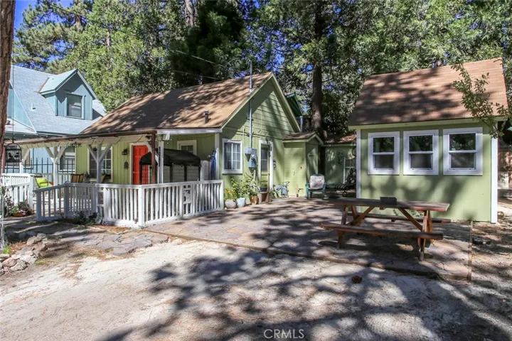 1091 Comanche Drive, Fawnskin, California 92333