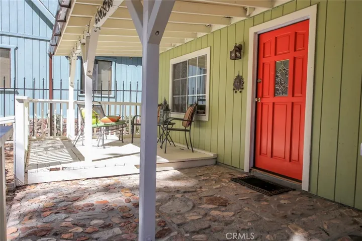1091 Comanche Drive, Fawnskin, California 92333